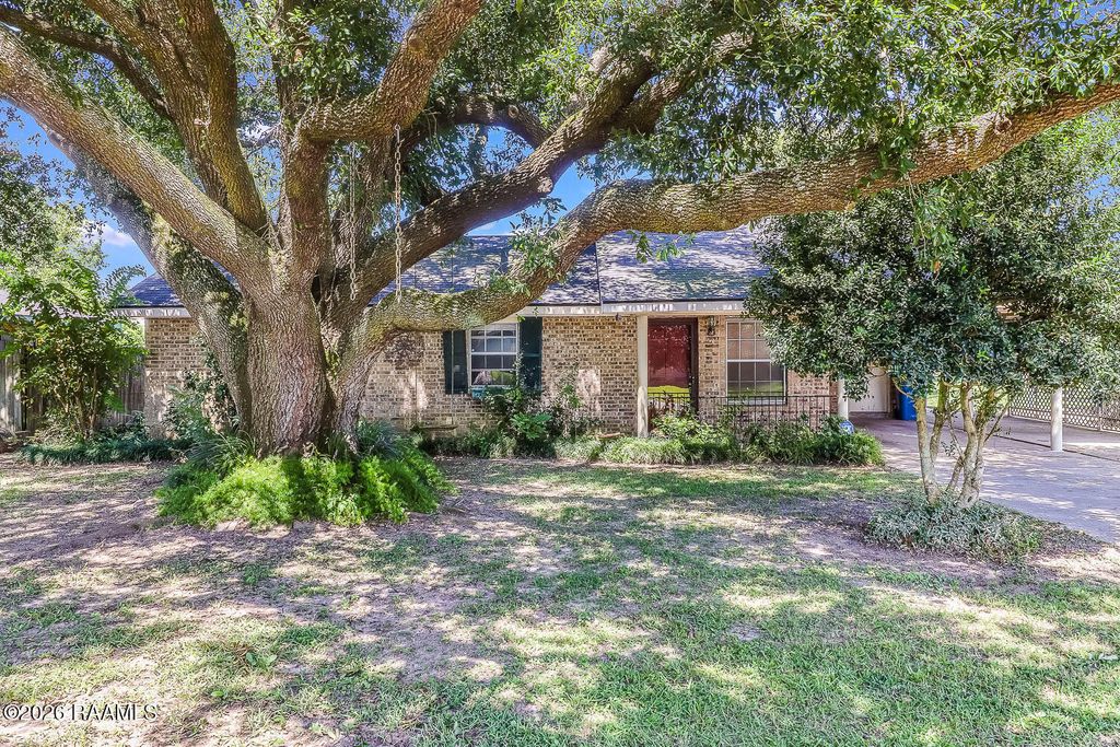 120 Burrow Drive, Scott, LA 70583