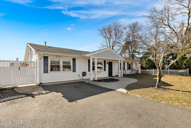 5 Fresno Street, Barnegat, NJ 08005
