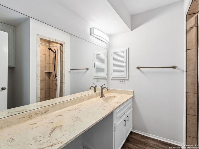 7500 Callaghan Rd Apt 222, San Antonio, TX 78229