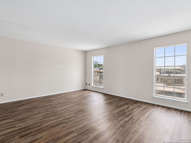 7500 Callaghan Rd Apt 222, San Antonio, TX 78229