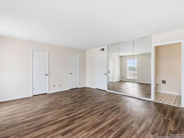 7500 Callaghan Rd Apt 222, San Antonio, TX 78229