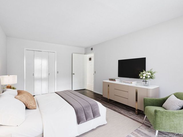 7500 Callaghan Rd Apt 222, San Antonio, TX 78229