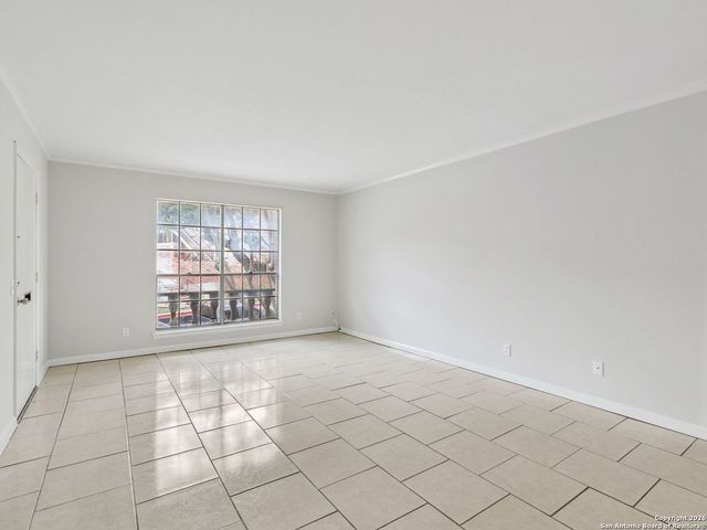 7500 Callaghan Rd Apt 222, San Antonio, TX 78229