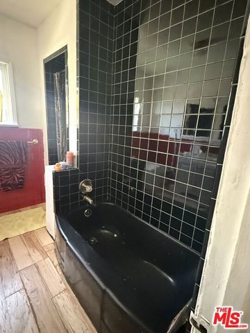 1230 W 68th Street, Los Angeles, CA 90044