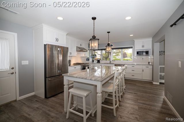625 Island Drive, White Lake, MI 48386