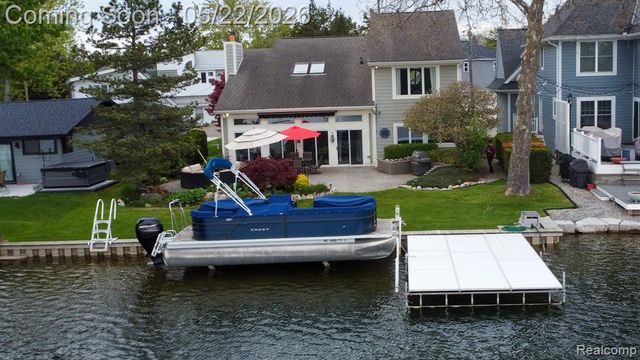 625 Island Drive, White Lake, MI 48386