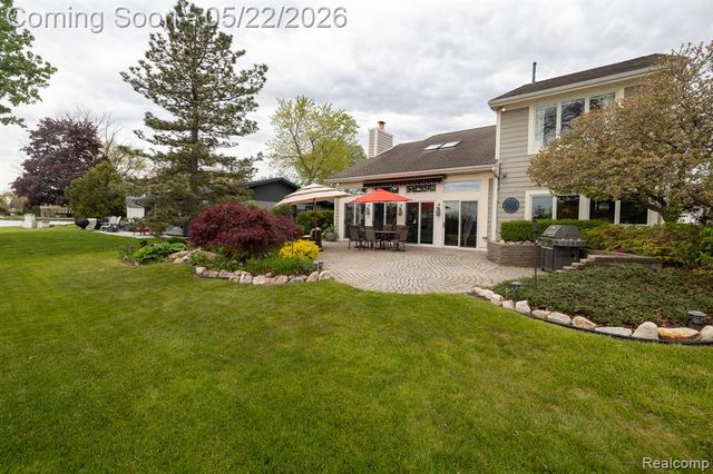 625 Island Drive, White Lake, MI 48386