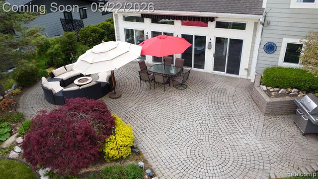 625 Island Drive, White Lake, MI 48386