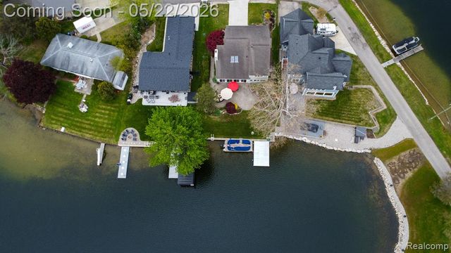625 Island Drive, White Lake, MI 48386