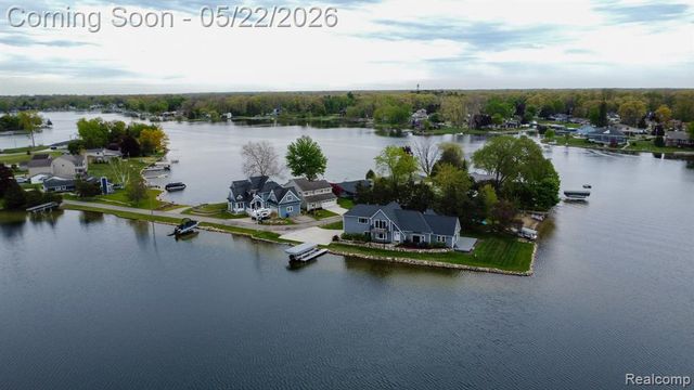 625 Island Drive, White Lake, MI 48386
