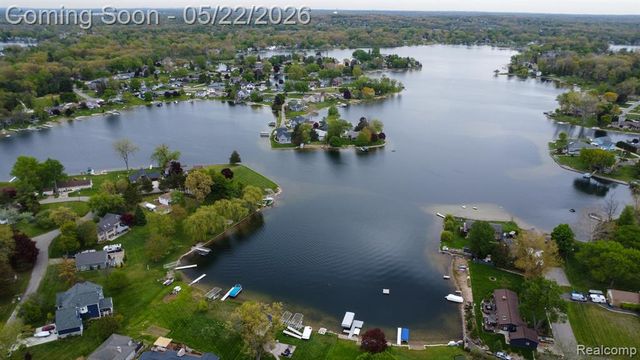 625 Island Drive, White Lake, MI 48386