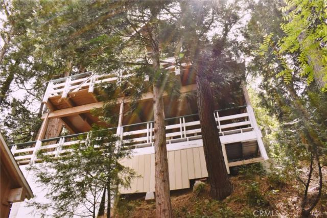 25145 Valle, Crestline, CA 92325