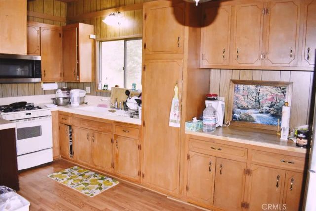 25145 Valle, Crestline, CA 92325