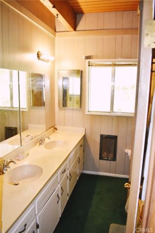 25145 Valle, Crestline, CA 92325