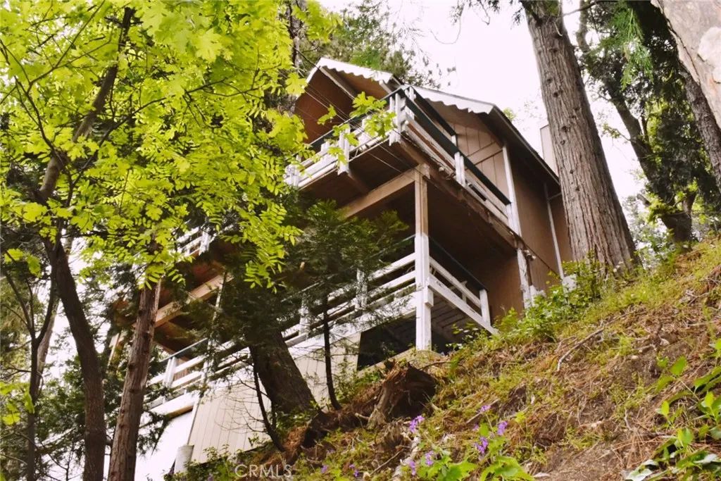 25145 Valle, Crestline, CA 92325