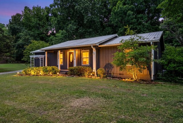 135 Briarwood Ct, Estill Springs, TN 37330