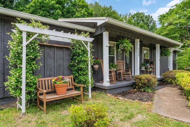 135 Briarwood Ct, Estill Springs, TN 37330