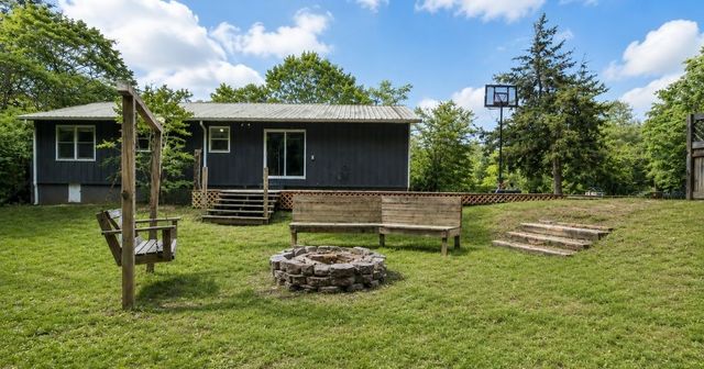 135 Briarwood Ct, Estill Springs, TN 37330