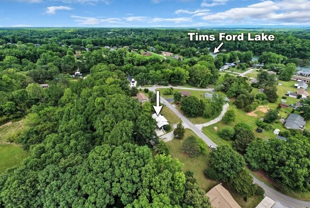 135 Briarwood Ct, Estill Springs, TN 37330