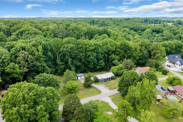 135 Briarwood Ct, Estill Springs, TN 37330