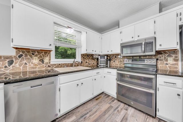 135 Briarwood Ct, Estill Springs, TN 37330