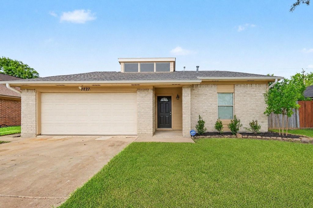 1227 Mission Drive, La Porte, TX 77571