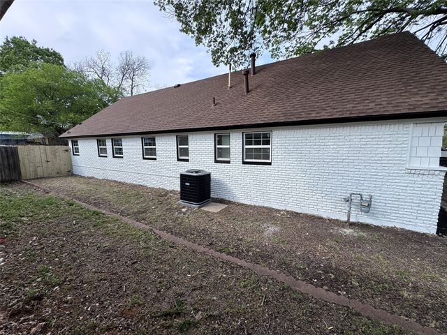 5812 Mccart Avenue, Fort Worth, TX 76133