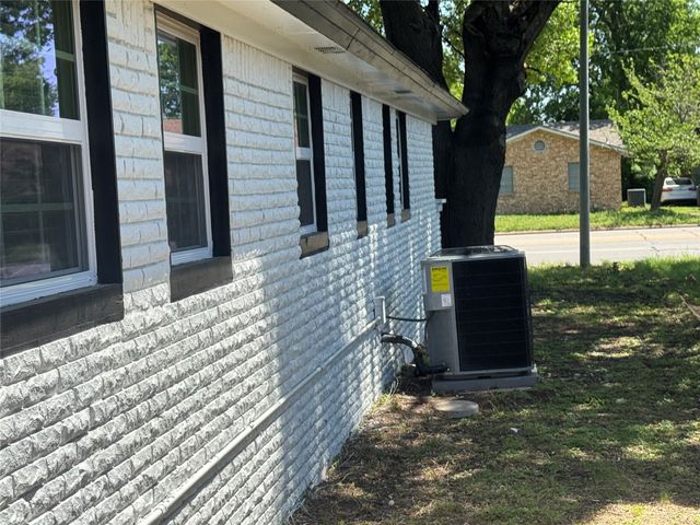 5812 Mccart Avenue, Fort Worth, TX 76133