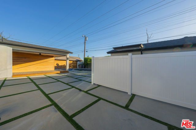 7719 Rhodes Avenue, Los Angeles, CA 91605