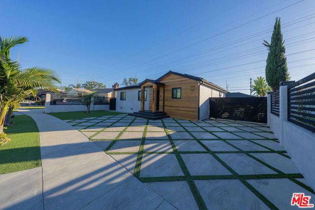 7719 Rhodes Avenue, Los Angeles, CA 91605