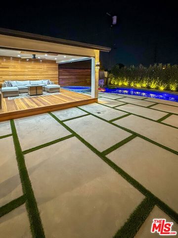7719 Rhodes Avenue, Los Angeles, CA 91605