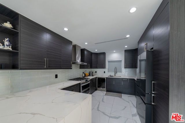 7719 Rhodes Avenue, Los Angeles, CA 91605