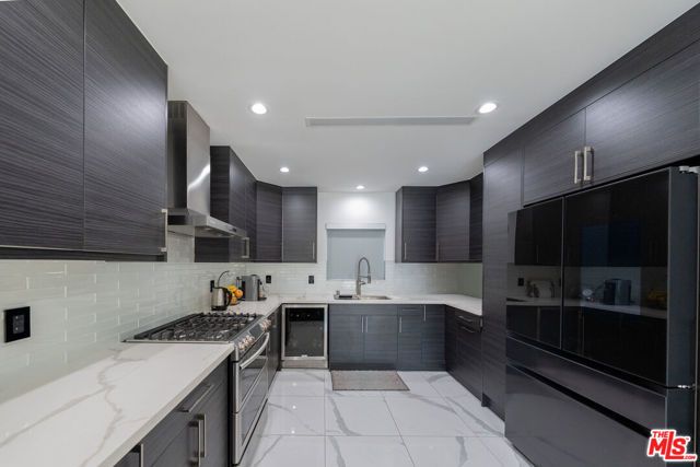 7719 Rhodes Avenue, Los Angeles, CA 91605