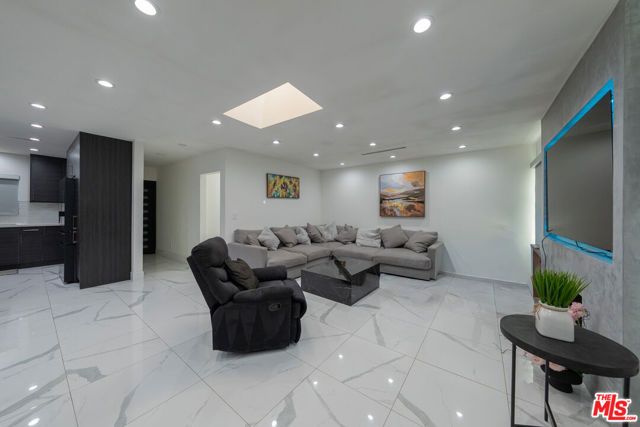 7719 Rhodes Avenue, Los Angeles, CA 91605