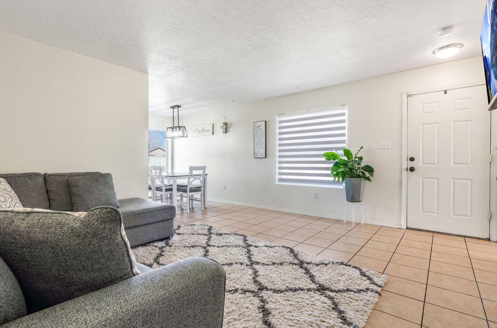 Image 11 of property listing at 9623 El Patron Road SW, Albuquerque, NM 87121