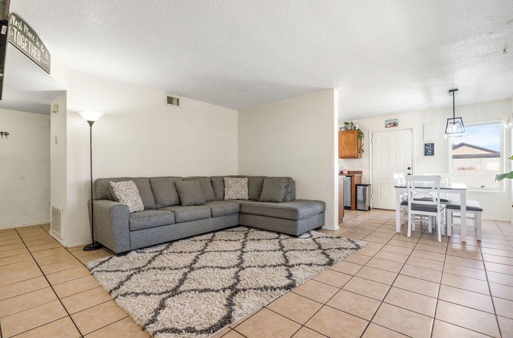 Image 12 of property listing at 9623 El Patron Road SW, Albuquerque, NM 87121