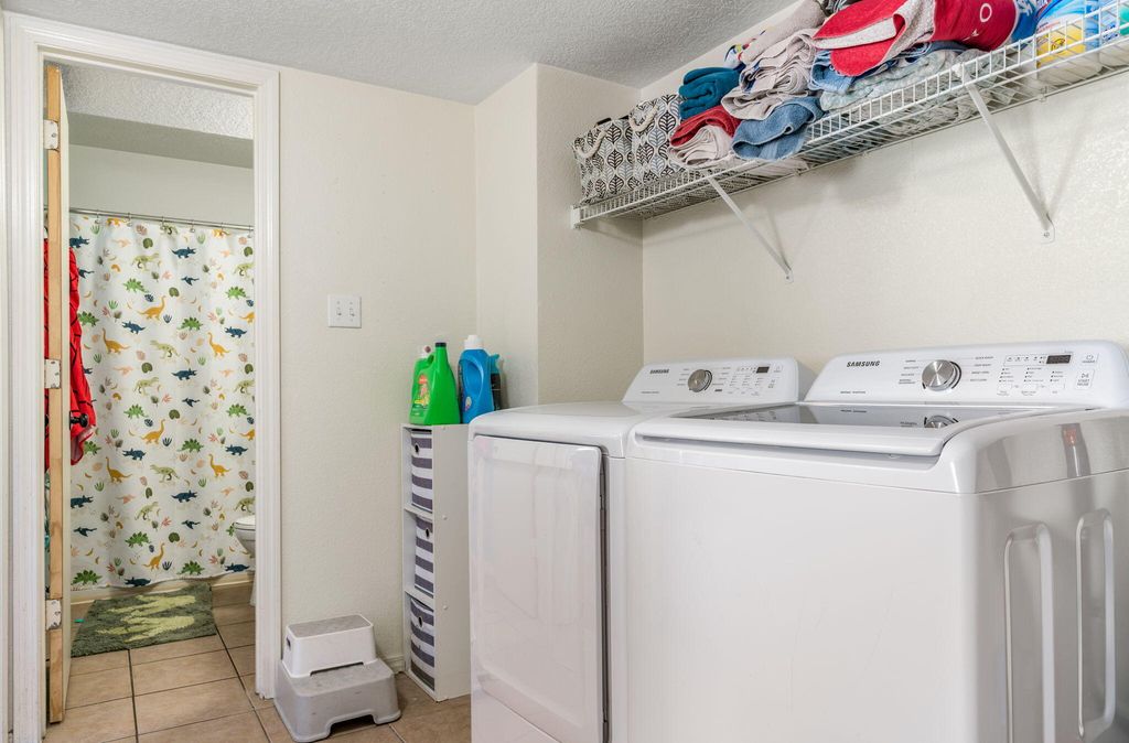 Image 14 of property listing at 9623 El Patron Road SW, Albuquerque, NM 87121