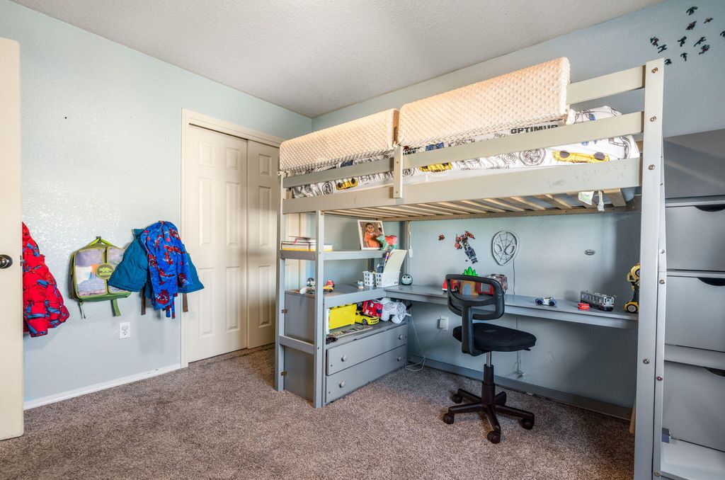 Image 16 of property listing at 9623 El Patron Road SW, Albuquerque, NM 87121