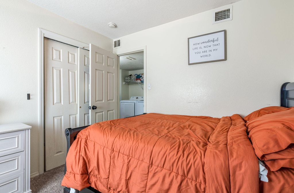 Image 18 of property listing at 9623 El Patron Road SW, Albuquerque, NM 87121