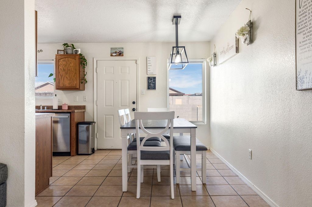 Image 9 of property listing at 9623 El Patron Road SW, Albuquerque, NM 87121