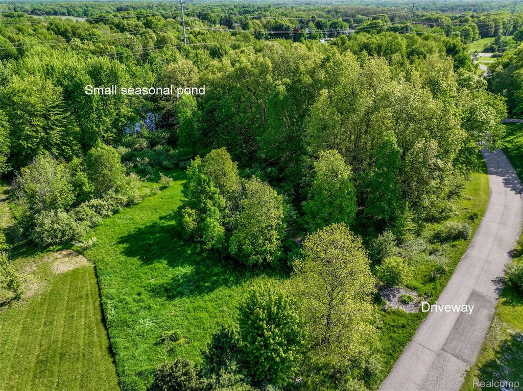 260 Coyote Run, Rose Township, MI 48442