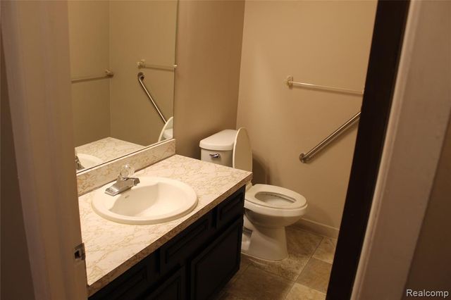 17155 Lincoln Drive, Southfield, MI 48076