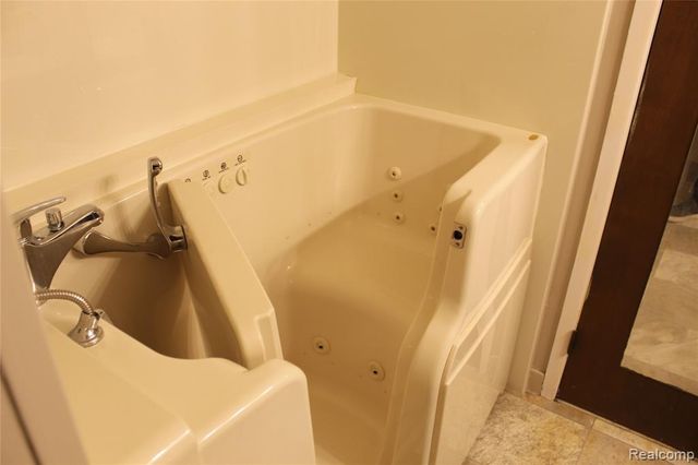 17155 Lincoln Drive, Southfield, MI 48076