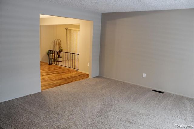 17155 Lincoln Drive, Southfield, MI 48076