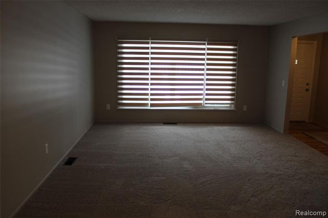 17155 Lincoln Drive, Southfield, MI 48076