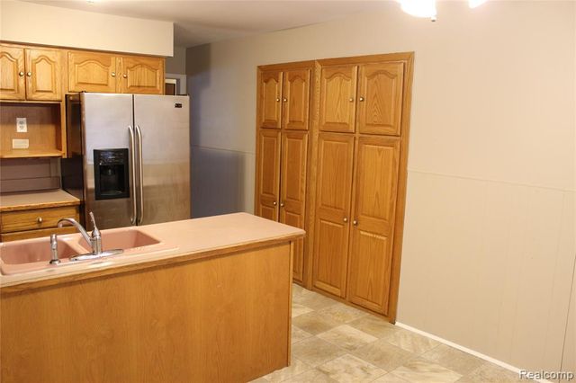 17155 Lincoln Drive, Southfield, MI 48076