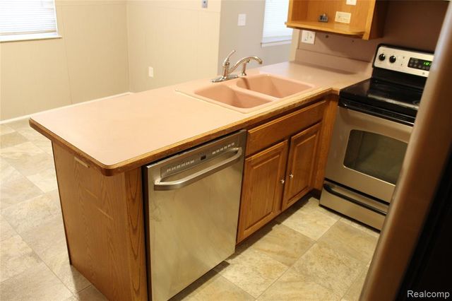 17155 Lincoln Drive, Southfield, MI 48076