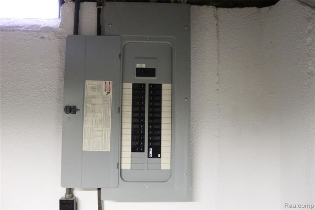 17155 Lincoln Drive, Southfield, MI 48076