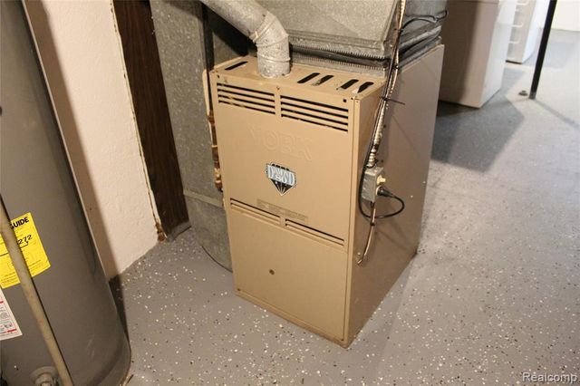 17155 Lincoln Drive, Southfield, MI 48076