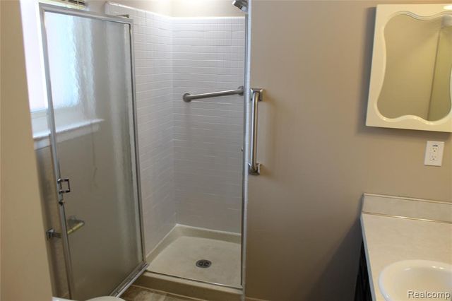 17155 Lincoln Drive, Southfield, MI 48076